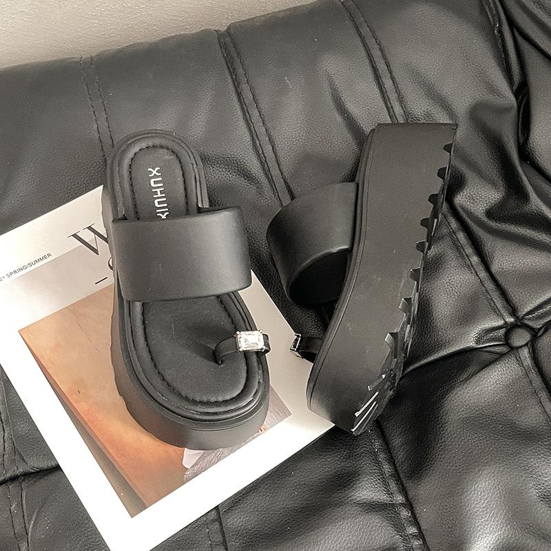 

Летняя обувь с носком, модные пляжные туфли-бублики для девочек 2025 года, новые тапочки на толстой подошве со стразами, фея, ветер, прохладно 35 чёрный