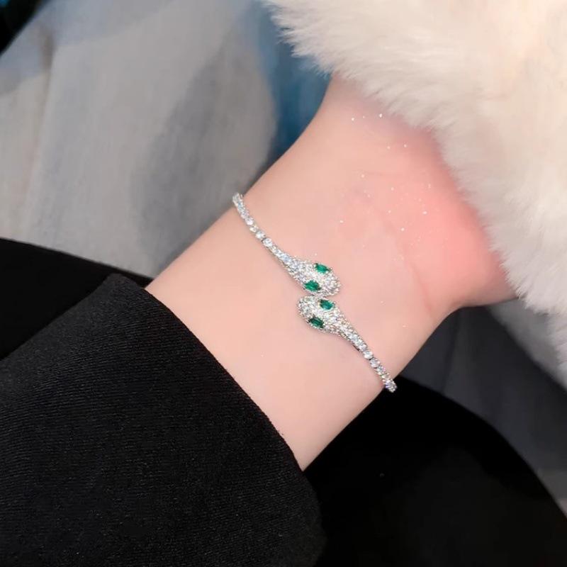

Exquisite Green Snake-Shaped Bangle: Luxury Open Bracelet for Women