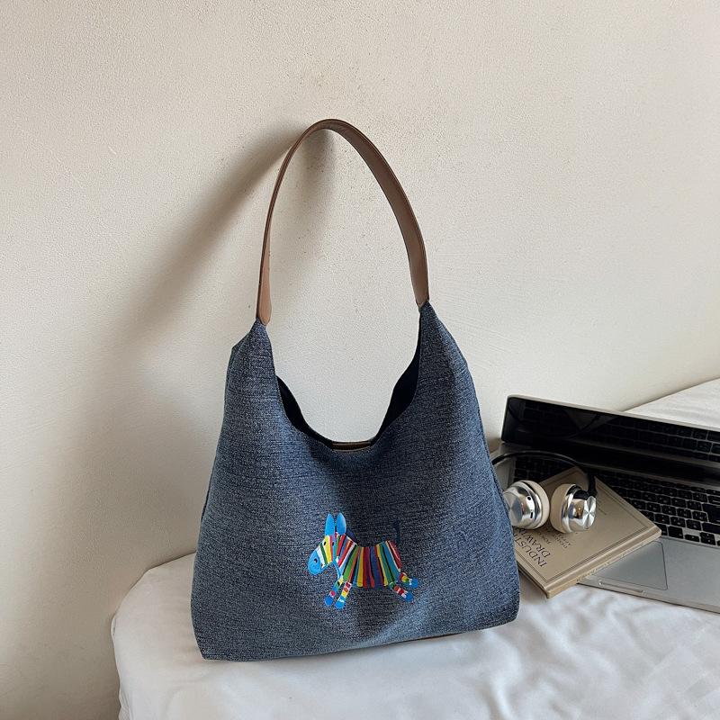 

Корейская версия холщовой сумки большой вместимости для поездок на работу, женская, 2025 осень, новый литературный стиль, простая модная мультяшная сумка через плечо синий