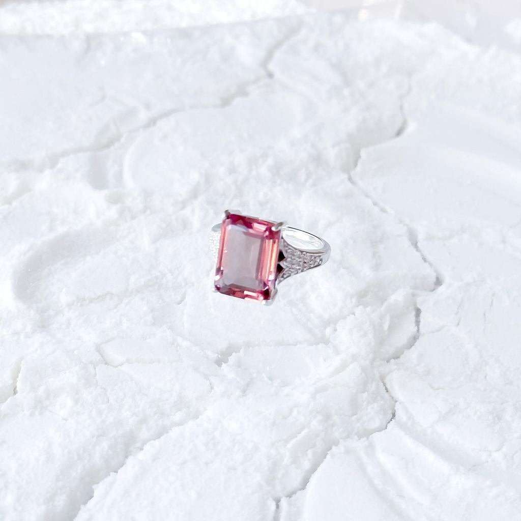 Silver Ring with Sultanite Sultanite 7.651ct, Weight of the Product 5.45 G (2163862)