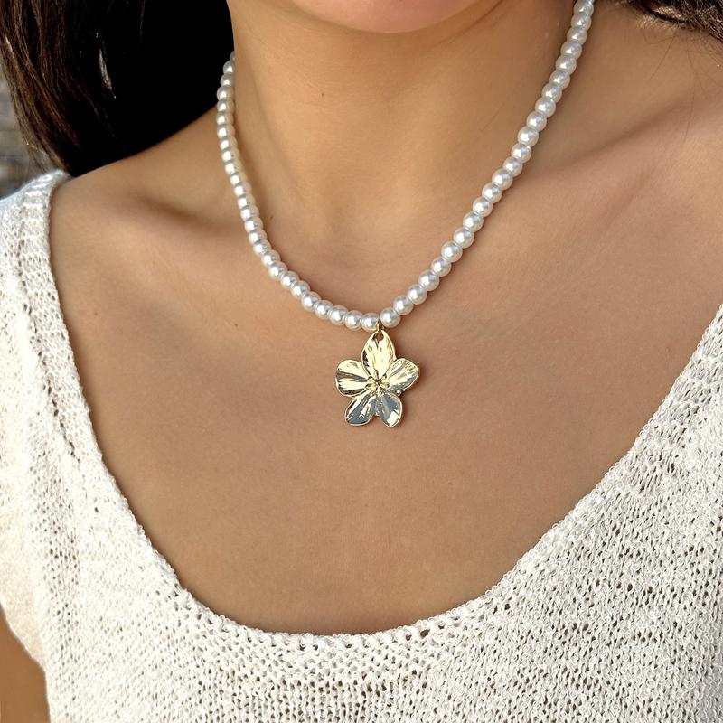 Fashion Metal Starfish Pendant Necklace for Women Elegant White Imitation Zircon Bead Clavicle Chain Wedding Zircon Gifts
