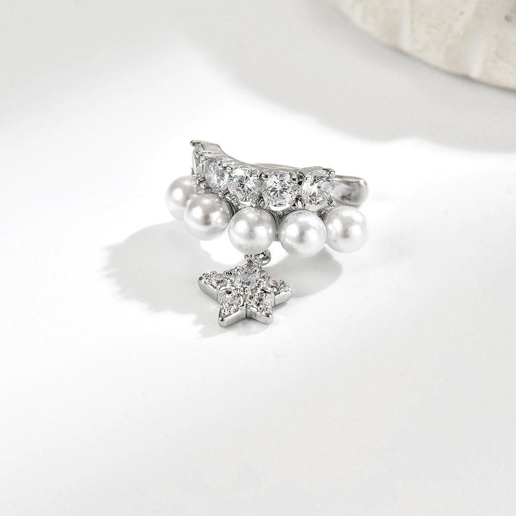 Korean Version of Fashionable and Gentle Star Earrings Without Ear Holes, Niche and Versatile Design, High-end Ear Clip Earrings