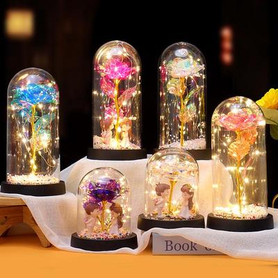Rosa de Pan de Oro en Cúpula de Cristal con Luz LED Muñeca Estilo Flor Preservada Regalo para San Valentín, Qixi o Navidad.