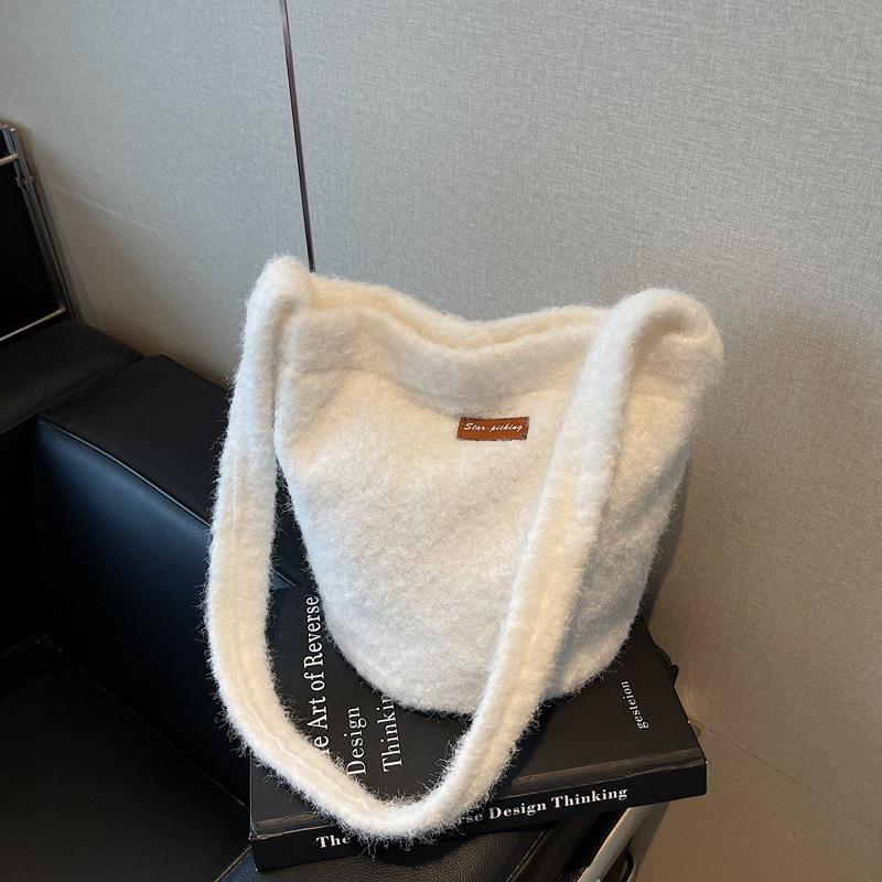 Autumn New Retro Plush Large-capacity Bucket Bag Versatile Shoulder Niche Casual Messenger Bag