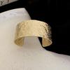 European & American Pleated Metal Bangle: Elegant Cold-Style Bracelet with High-End Luxury Design