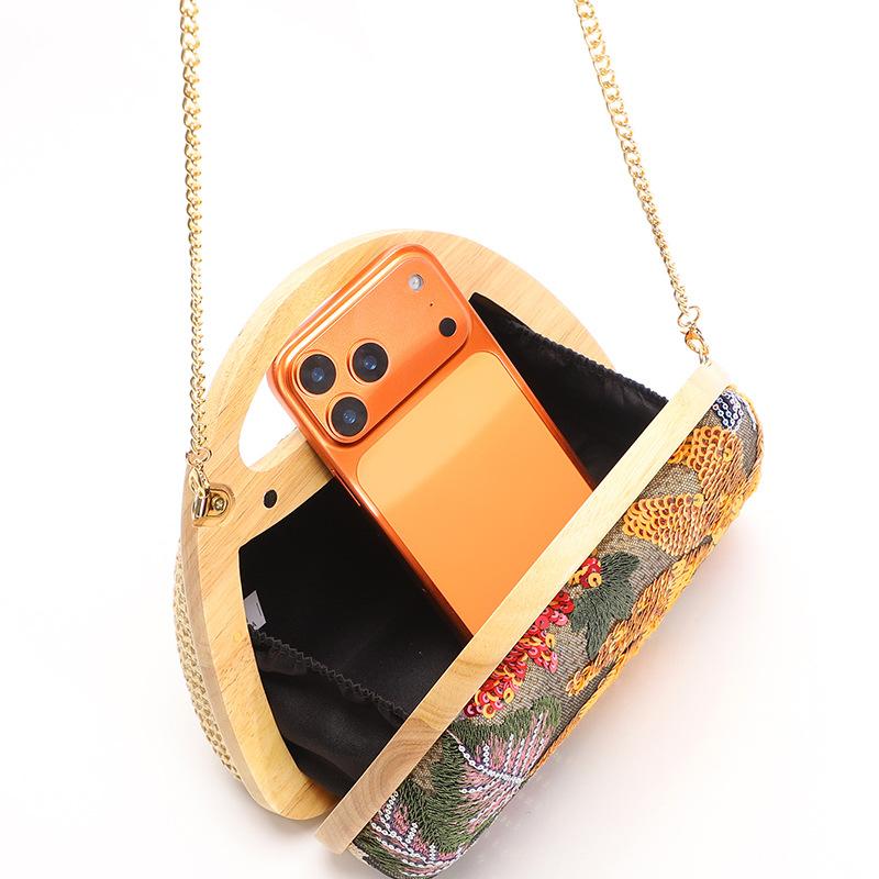 Ladies' High-end New Women's Bag Embroidered Sequin Shell Bag Handbag PVC Hard Shell Clip Bag Vacation Style Dinner Bag