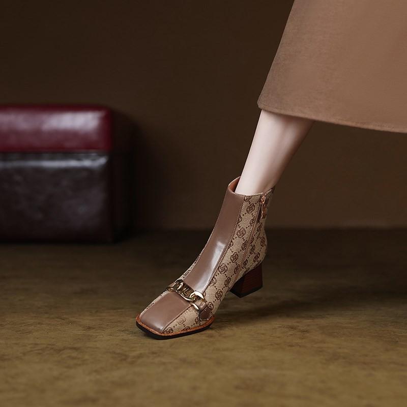 2024 Fashion Luxury Designer Women Med Heels Ankle Boots Autumn Squared Toes Metal Decoration Ins Block Heels Ladies Boots