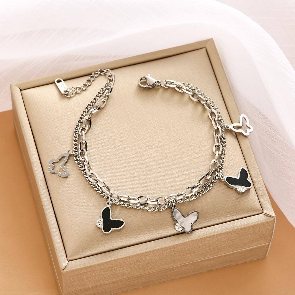 High-End Titanium Steel Four-Leaf Clover Bracelet with Shell Pendant – Durable, Fade-Resistant Design