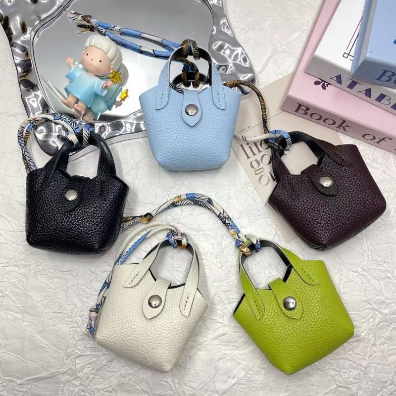 1Pcs Creative Bluetooth Earphone Bag Mini Cute Basket Bag Pendant High-Grade Leather Car Keychain Small Items Handbag