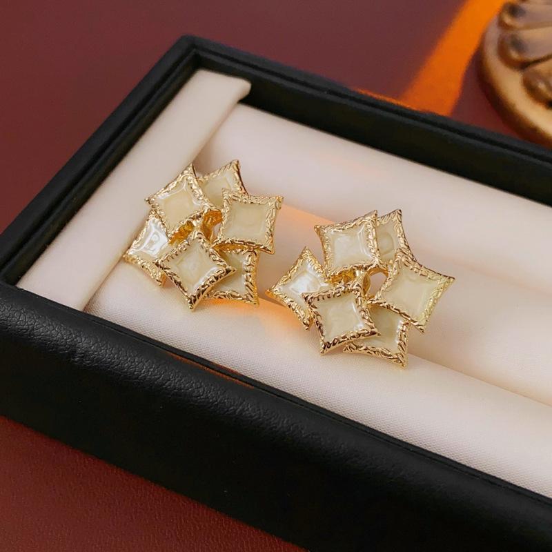 Boucles d'oreilles puces ovales en cristal argenté vieilli:  Luxe Léger et Mode Haut de Gamme