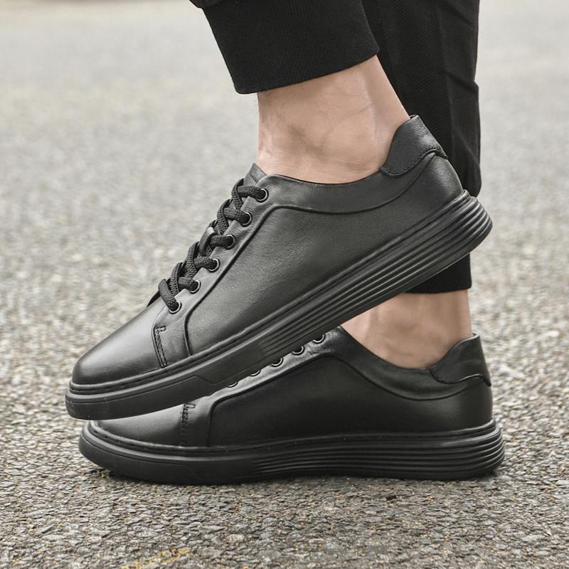 Fashion Classic Men Lace-Up Sneakers Versatile Man Walk Skateboarding Shoes New Travel Vulcanize Footwear Stylish Mens Casual Shoes