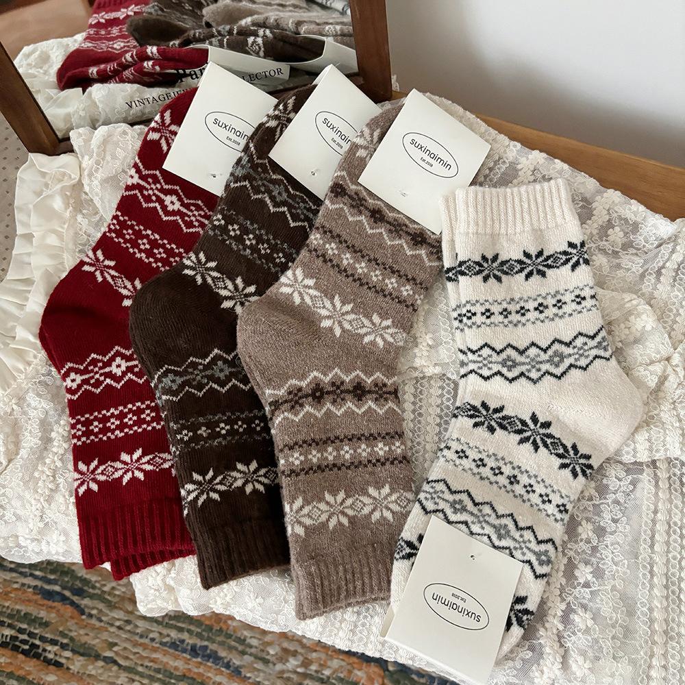 Thick and Warm Wool Socks for Women In Autumn and Winter, Retro Snowflaket-pile Mid-calf Socks
