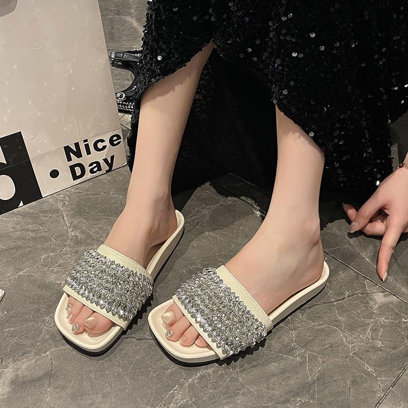 Beautiful and Comfortable Rhinestone Slippers Women's Summer Wear 2025 New Flat-bottomed One-word Sandals Beach Versatile Cool Slippers
