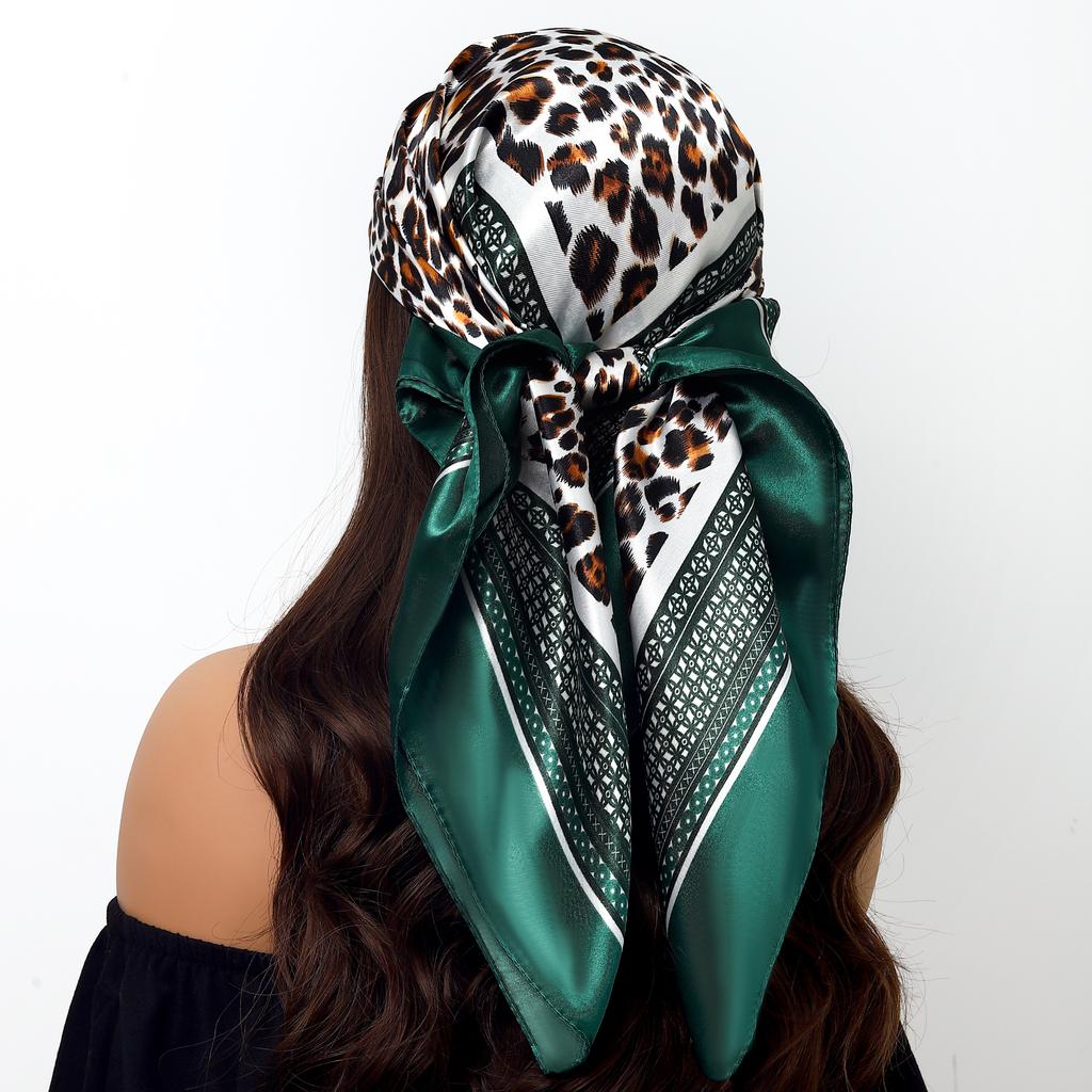 Cachecóis Populares Europa E América Moda Bandanas Nova Estampa Protetor Solar 90X90CM Lenço Quatro Estações Lenços de Seda Quadrados de Luxo