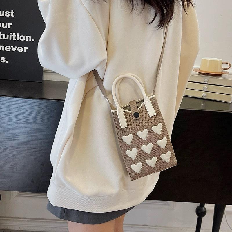 1 Peça Meninas Fofo Bolsas Transversais Ao Ar Livre Coreanas Mini Bolsa de Mão Quadrada Tricotada em Coração Para Mulheres Pequena Bolsa de Ombro para Celular