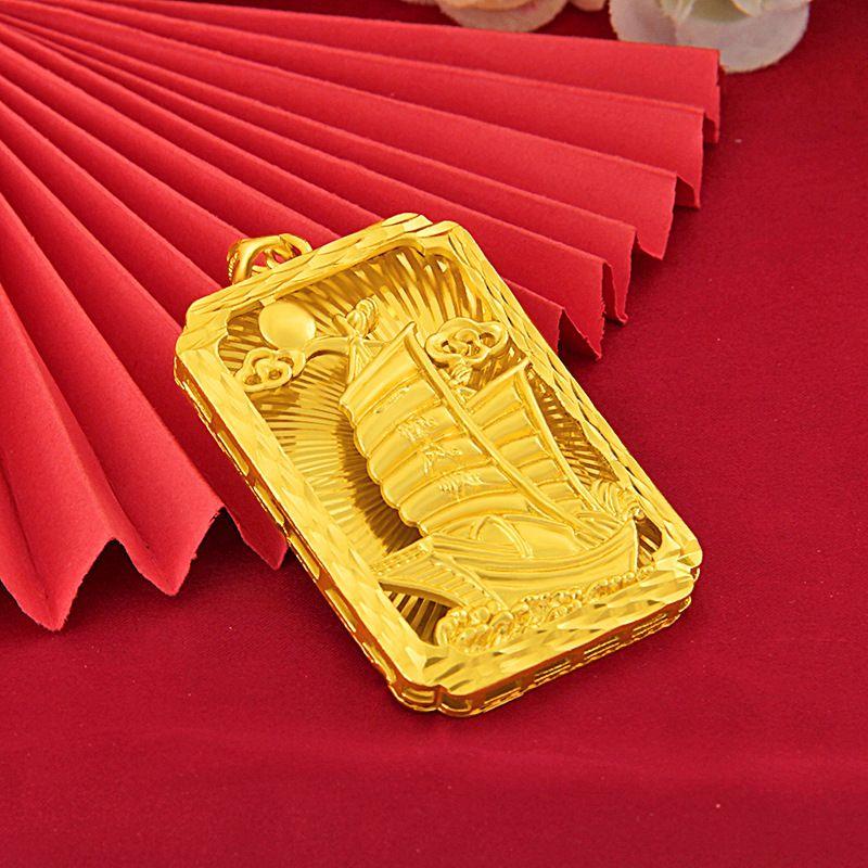 Colar masculino com pingente de trânsito de chefe de vela suave de cor dourada atmosfera de alta qualidade