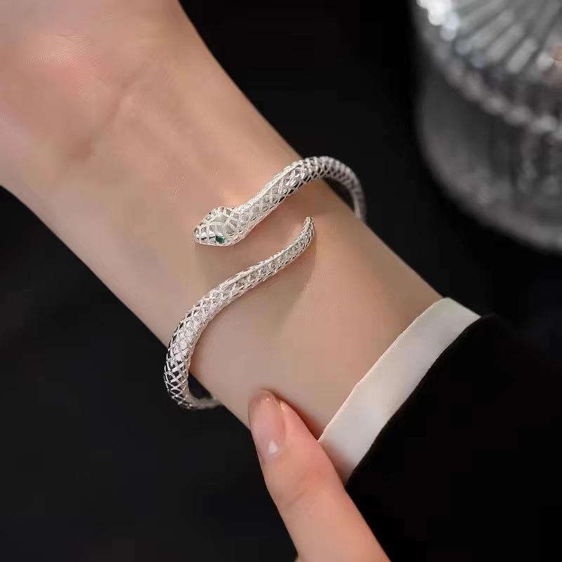 Brățară Șarpe Argintiu - Brățară Bangle Șarpe Spirit cu Ochi Roșii de Lux pentru Femei, Design Versatil și Exagerat cu Lanț