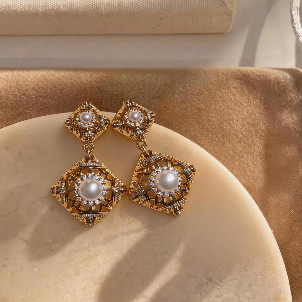 High-End Zirconia Pearl & Diamond Hollow Stud Earrings - French Luxury Vintage Style