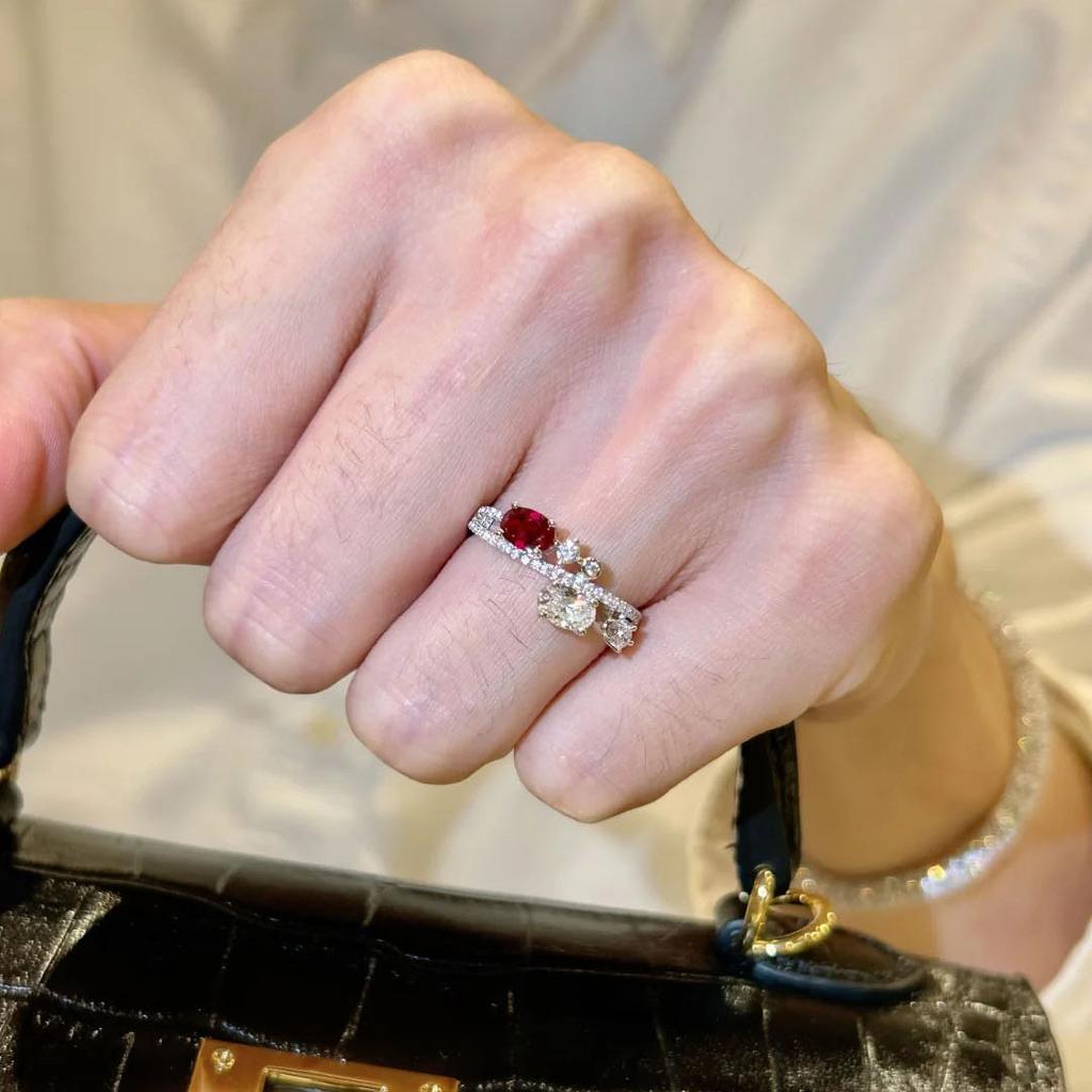Classic fresh elegant ring with red diamonds unique light luxury interlocking design rings for women party jewelry gifts
