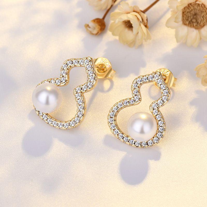 

Bows Pearl Gourd Stud Earrings Female 925 Silver Needle Special-Interest Design Ins Sense Earrings Olivia Wang Ear Rings ED188 Time to Run-Foley (Gold)
