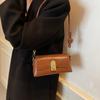 Simple And Trendy Shoulder Bag, Premium Messenger Bag, Commuter Baguette Bag, Retro Hand-Held Underarm Women'S Bag.