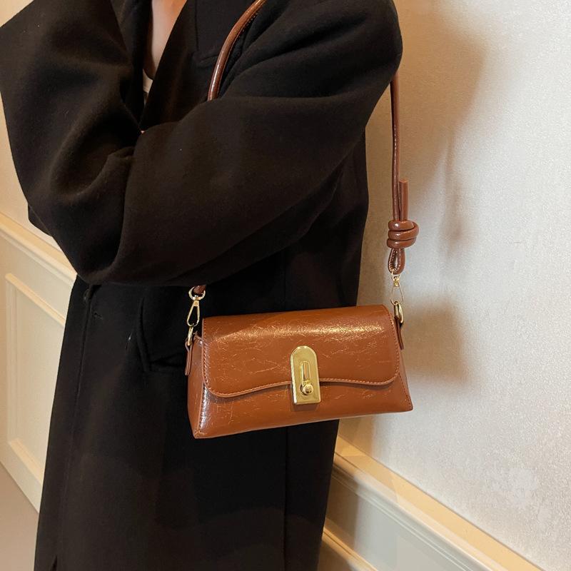 Simple And Trendy Shoulder Bag, Premium Messenger Bag, Commuter Baguette Bag, Retro Hand-Held Underarm Women'S Bag.