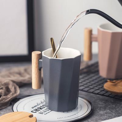 Tazza semplice in stile nordico con manico in legno, tazza in ceramica per acqua, tazza da caffè, tazza da latte, tazza per la colazione
