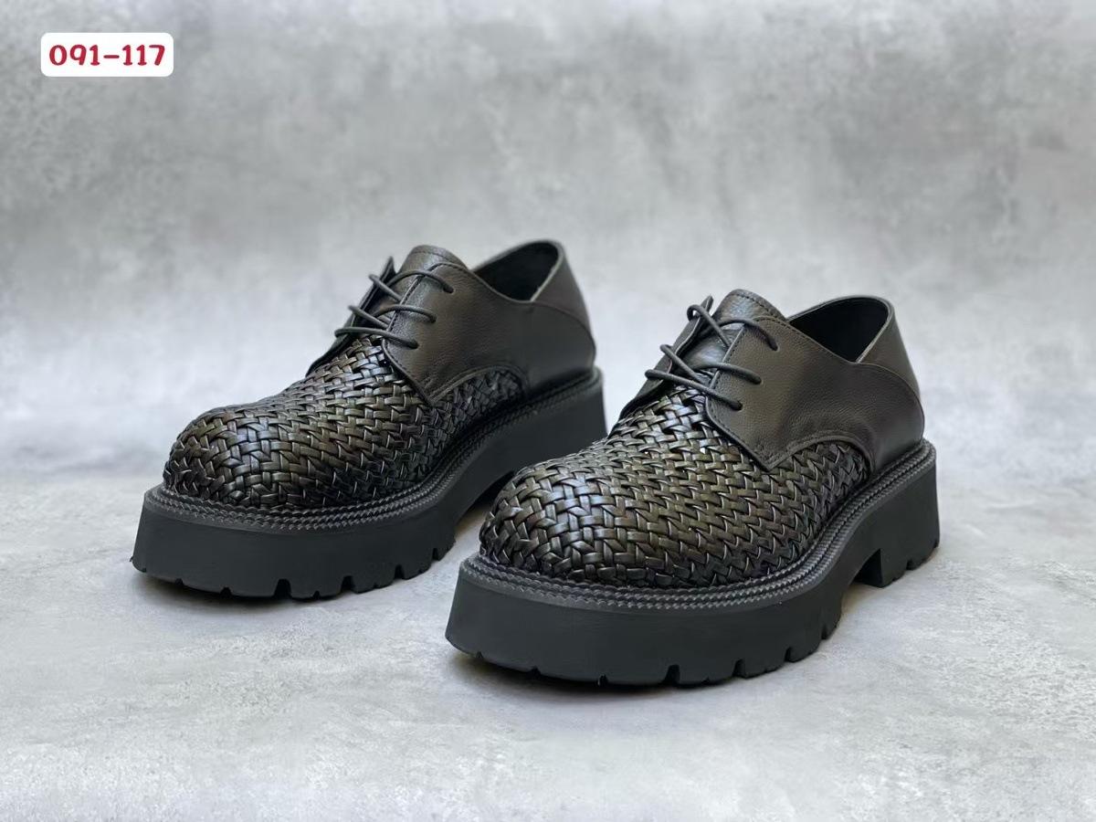 

2025 new derby shoes men s niche high-end summer hand-woven breathable big head leather shoes casual hole shoes 44