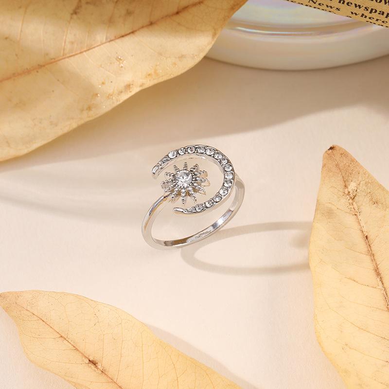 Exquisite slightly inlaid with diamonds, Sun and Moon Tonghui light luxury opening, niche high-end women's ring ring ring