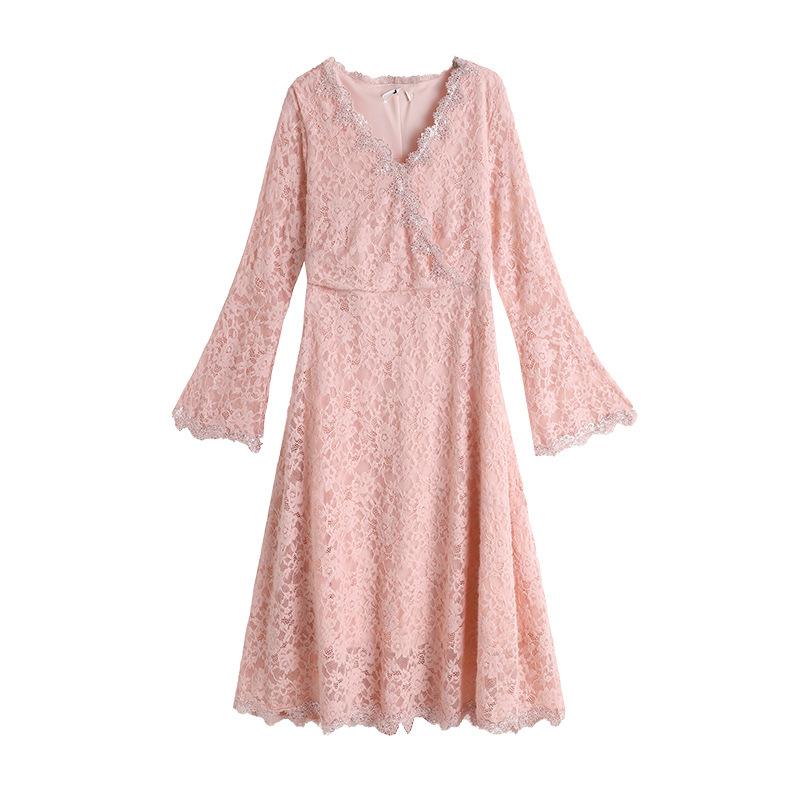 Plus-size Women's Elegant Lace Dress with Long Sleeves and Fitted Waist for Slimming Effect