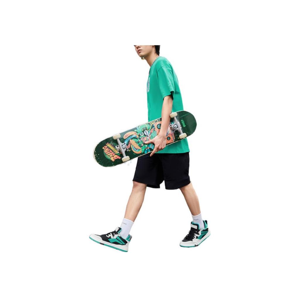 Li-Ning X Persue Artist Collaboration Skateboard Series Cartoon Letter Print Round Neck Casual Short Sleeve T-Shirt Unisex Tops Green AHSS295-2