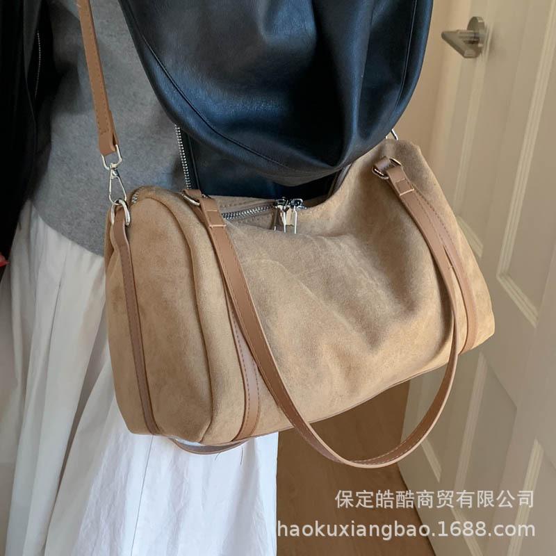 Large capacity bag 2025 new trendy retro versatile fashion high sense shoulder bag suede commuter messenger bag