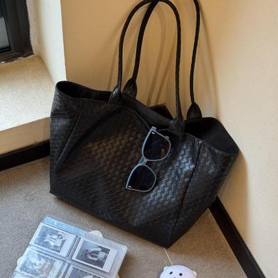 Koreanische gewebte Tasche Damen 2025 neue große Kapazität Pendler Umhängetasche Mode tragbare Tote Bag Einkaufstasche Trend