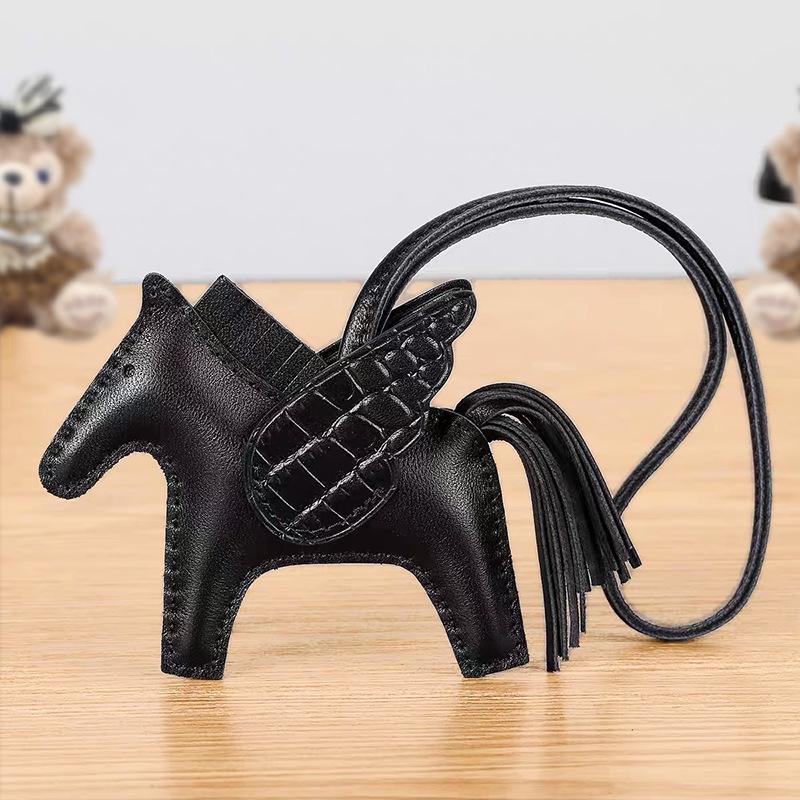 Håndsømmet Ekte Skinn Pony Veskeanheng - Søtt Lammeskinn Flygende Hest Design