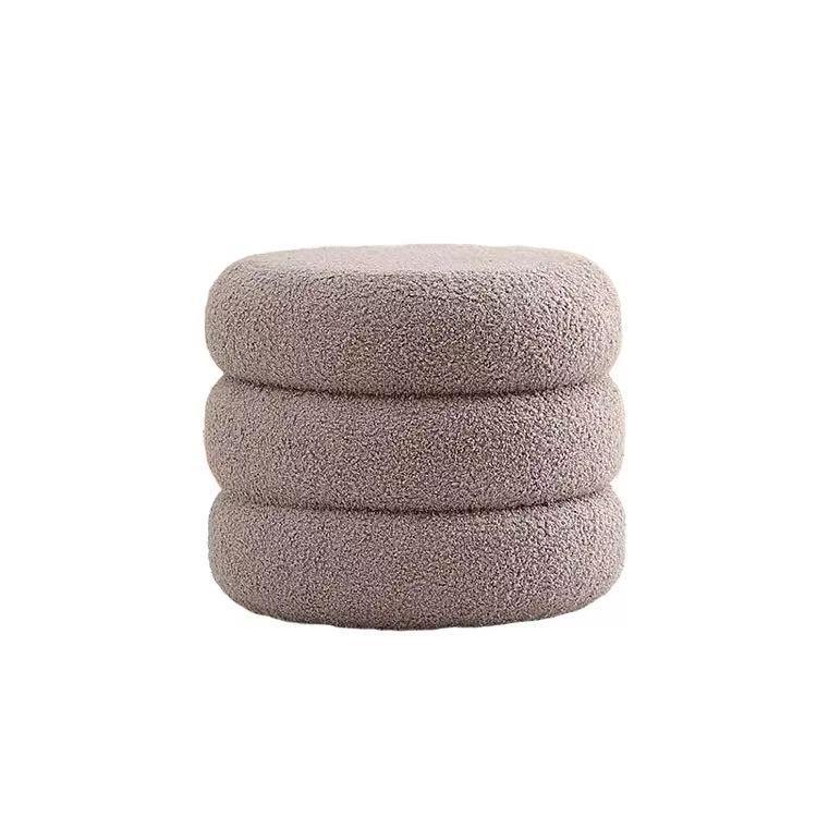 Rund krakk i lammeull - Kreativt, lavt design for stue, barnesofa, skoskiftebenk