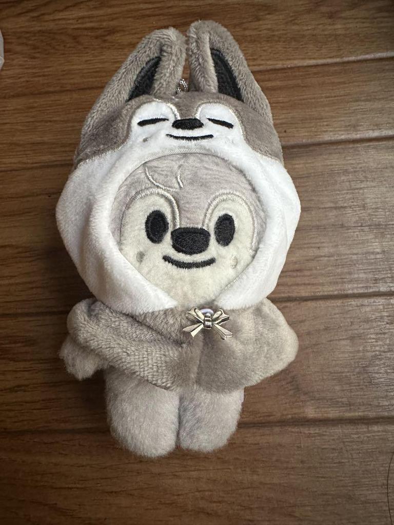 [USED] straykids Wolfchan 10cm Plush Outfitter