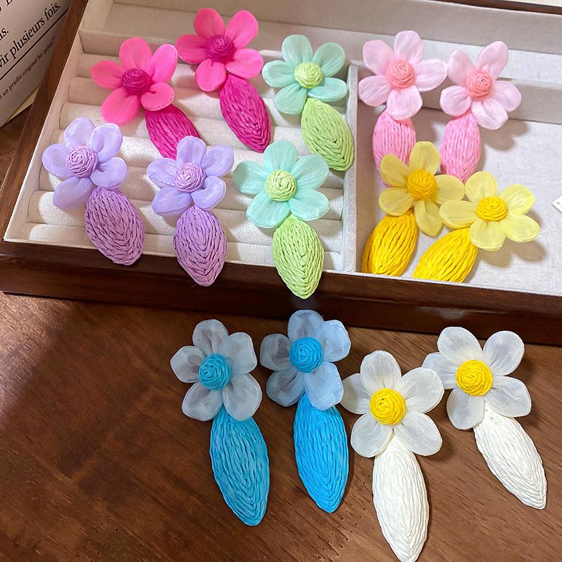 Steel Needle Handmade Grass Vine Mesh Flower Earrings Women's Fashion Super Fairy Stud Earrings Light Luxury High-end Temperament Earrings