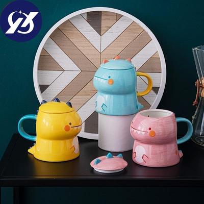 Tazza da caffè con dinosauro simpatico cartone animato dipinto a mano in porcellana con coperchio Tazza da latte per colazione creativa Coppia in ceramica Bicchieri da tè