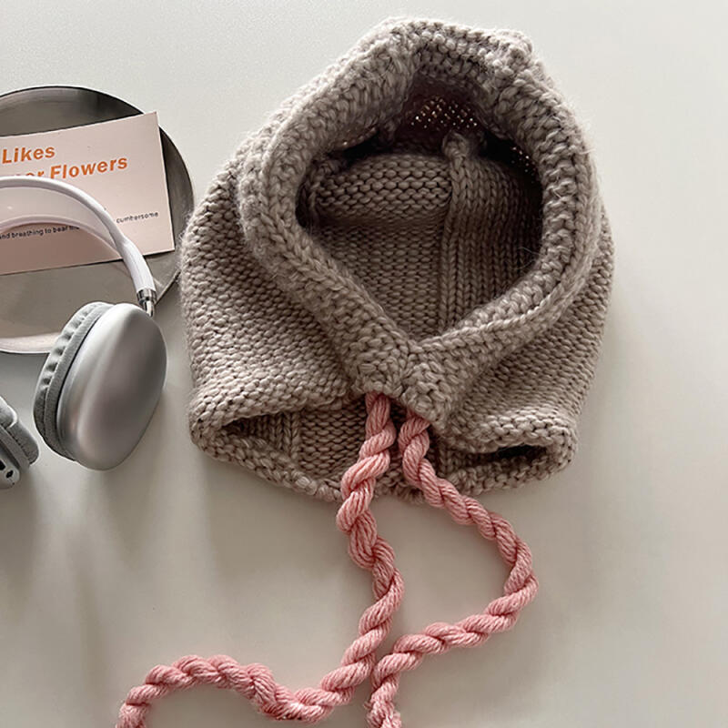 Twin-color twisted knit bonnet hat in beige BEIGE