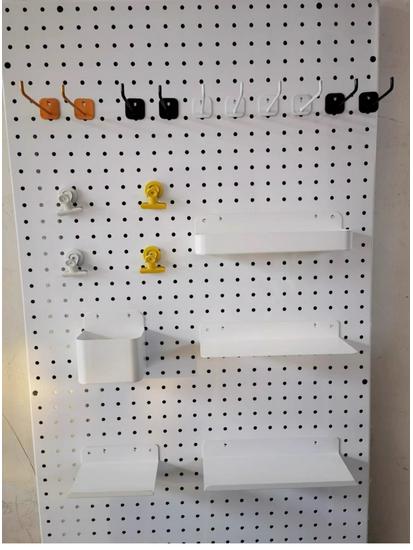 Rahmenloses Metall-Lochplatten-Lagerregal für Werkzeuge, Telefone, Schmuck und mehr