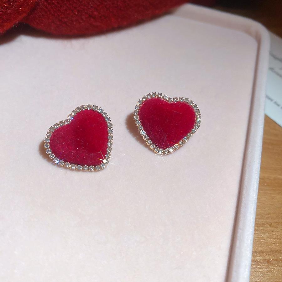 Серебряные серьги-гвоздики в форме сердца с бриллиантами и флокированием, осенне-зимние, легкая роскошь, темпераментные, универсальные серьги, серьги для ежедневной носки, женские