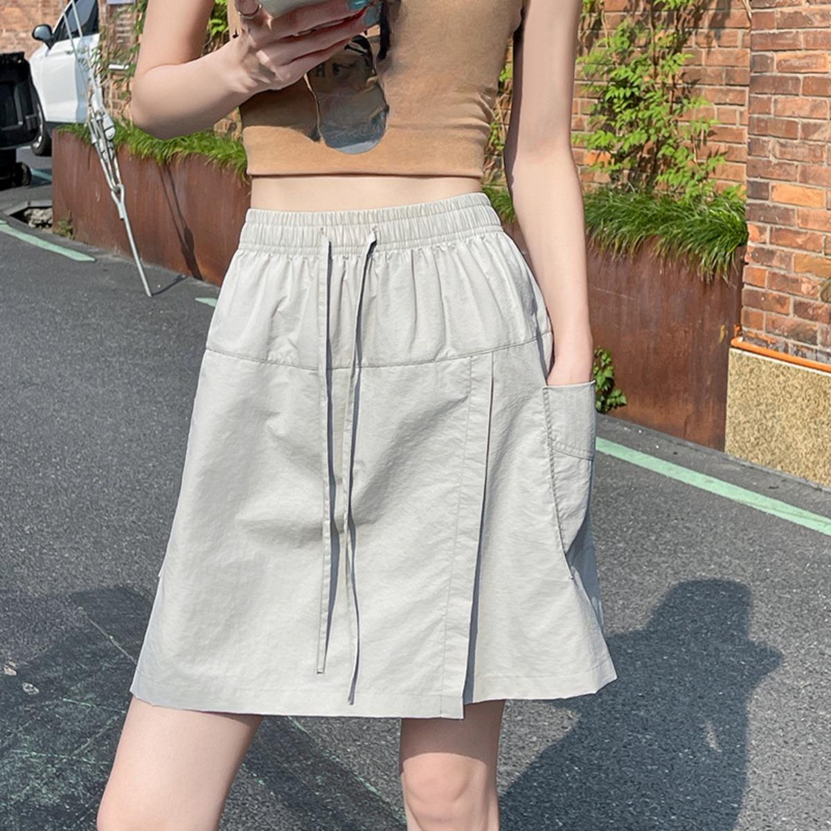 

Быстросохнущие спортивные шорты для женщин, летние повседневные шорты с эластичным поясом и разрезом спереди, рабочие брюки-юбка XL серый