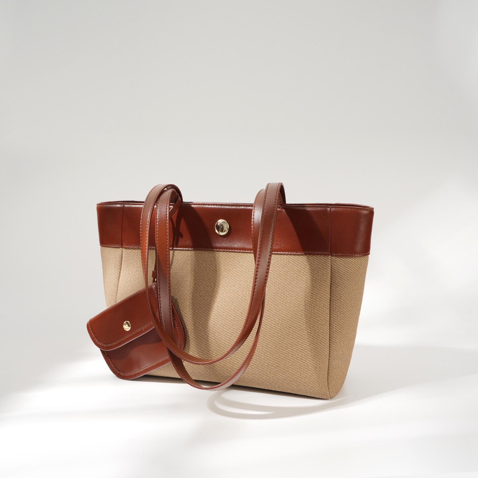 

[Niche design] 2025 new simple color matching large-capacity tote underarm handbag fashionable versatile women s bag чёрный