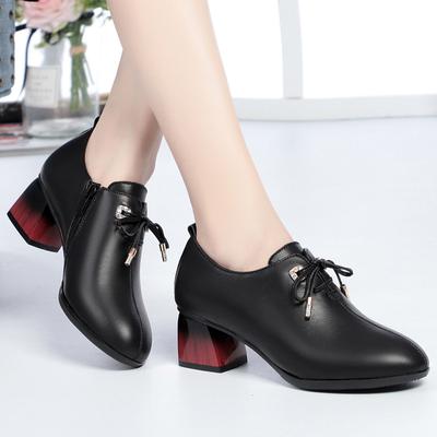 Pantofi singuri din piele de vaca Pantofi de dama cu toc mijlociu bej Pantofi de dama cu toc gros, marime mare Pantofi pentru mama de varsta mijlocie Pantofi din piele cu siret