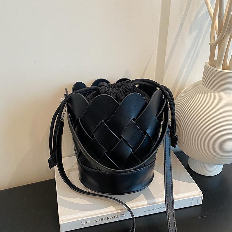 IELGY Woven Handbag Bucket Bag Fashionable All-Match Messenger Bag