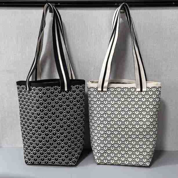 New Women's Knitted Shoulder Bag Large Capacity Bucket Bag for Shopping Commute Crossbody