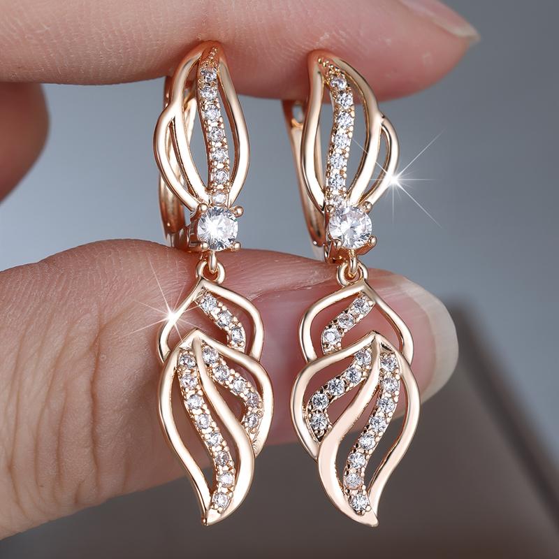 Squisiti orecchini pendenti a forma di foglia cava in zircone per donna Lussuosi orecchini pendenti lunghi color oro Gioielli per feste di matrimonio