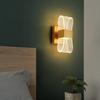 Nová elegantní a teplá moderní nástěnná lampa z akrylového hliníku v severském stylu - módní jednoduchá luxusní noční lampa s leskem, perfektní