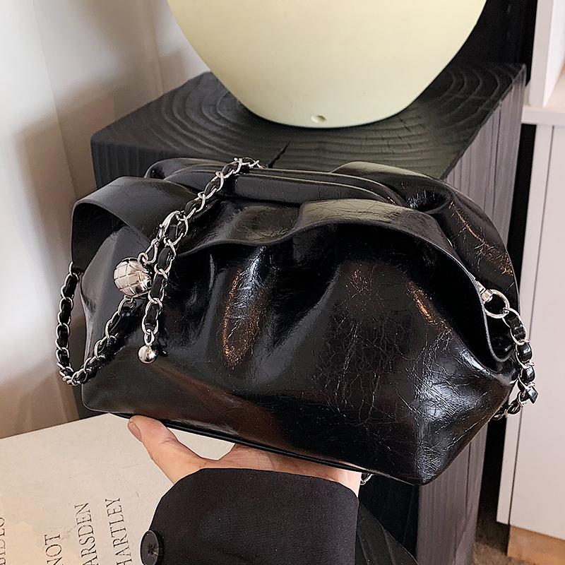 

Жіноча нова модна сумка через плече на ланцюжку, суцільна кольорова складена хмарна сумка, жіноча м’яка сумка з штучної шкіри на одне плече під пахвами