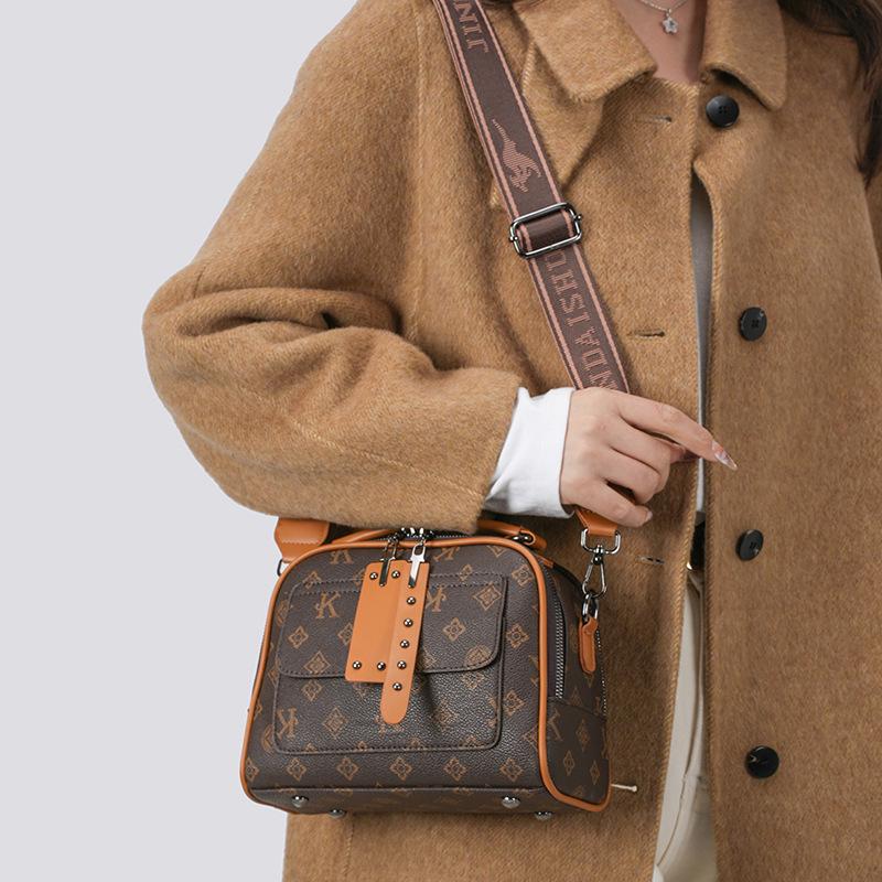 European American Retro Niche Women's Crossbody Handbag - Large Capacity, Printed Square Design
